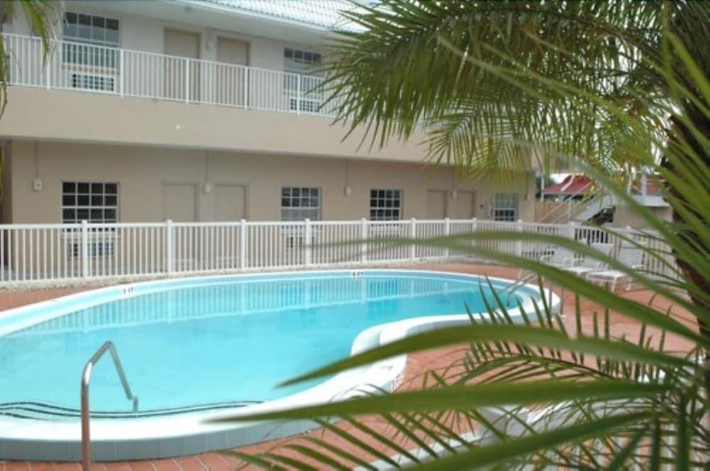 Travelodge By Wyndham Venice Venice Gardens Exterior photo