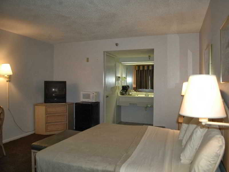 Travelodge By Wyndham Venice Venice Gardens Exterior photo