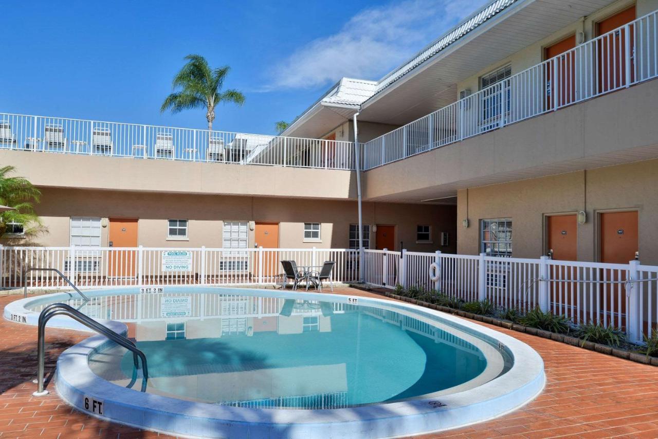 Travelodge By Wyndham Venice Venice Gardens Exterior photo