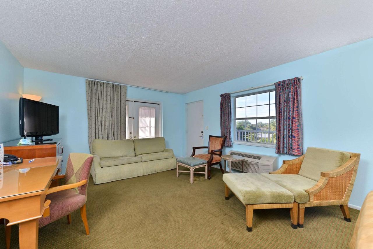 Travelodge By Wyndham Venice Venice Gardens Exterior photo